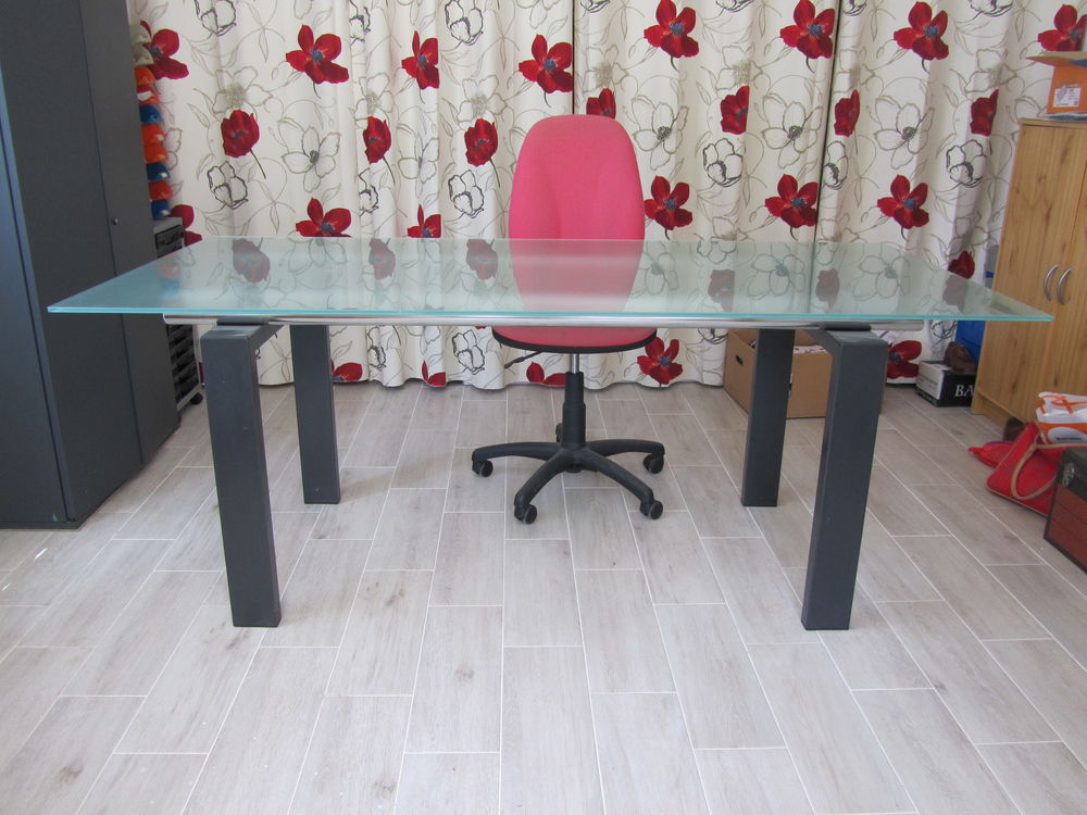 Table rectangulaire en verre tremp&eacute; Meubles