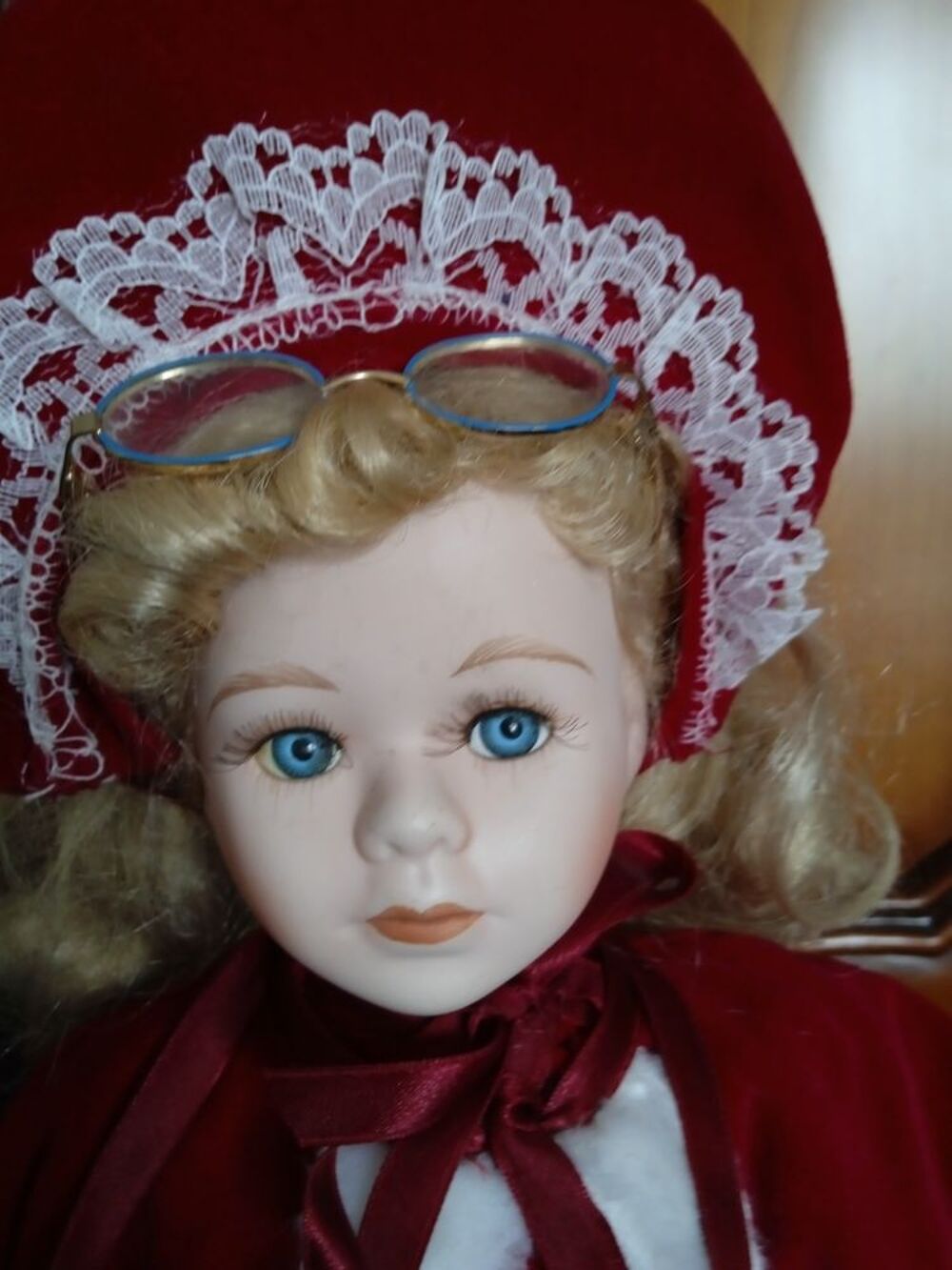 poup&eacute;e porcelaine 41cm 
en tr&eacute;s bon &eacute;tat Jeux / jouets
