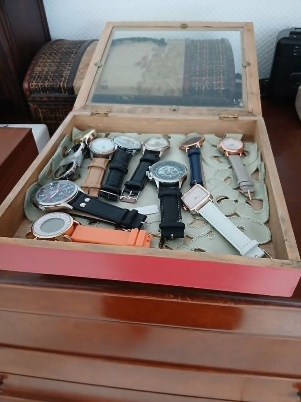  Dix montres valeur+ coffret bois vitr&eacute; de valeur N&deg;1347 Bijoux et montres