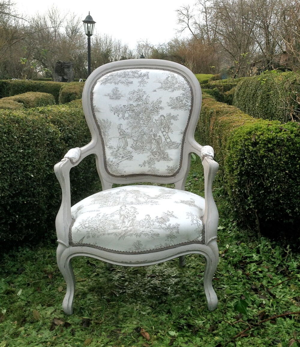 Fauteuil Louis Philippe. Restauration r&eacute;cente Meubles