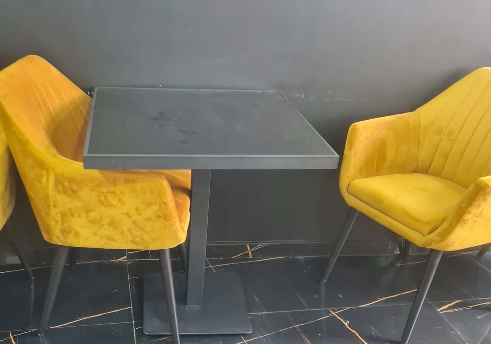 Chaises Fauteuils Jaunes Pi&egrave;tement Noir Meubles