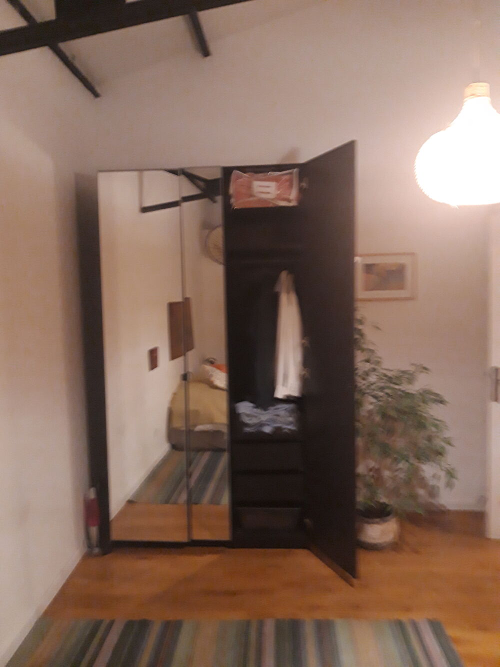 Armoire penderie IKEA 3 portes avec miroir, &eacute;tat neuf Meubles