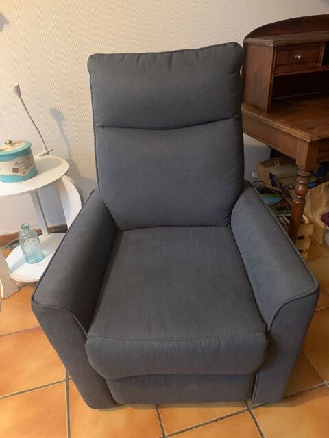 A SAISIR FAUTEUIL ELECTRIQUE DE RELAXATION GRIS ETAT NEUF Eysines (33)