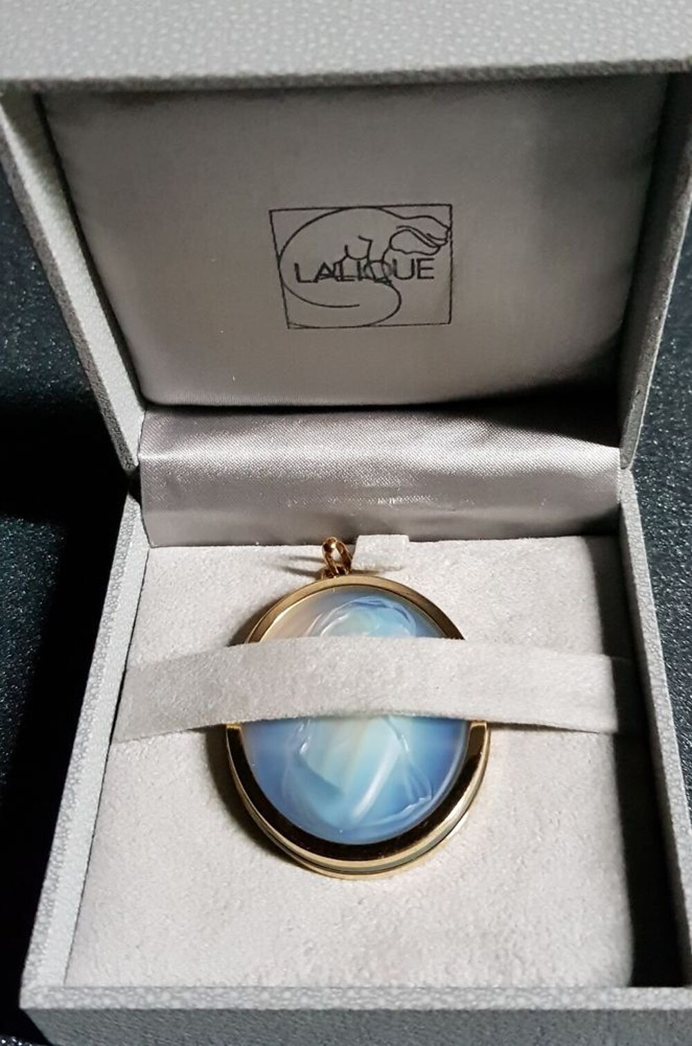 Magnifique M&eacute;daillon LALIQUE " CLEMENCE " 