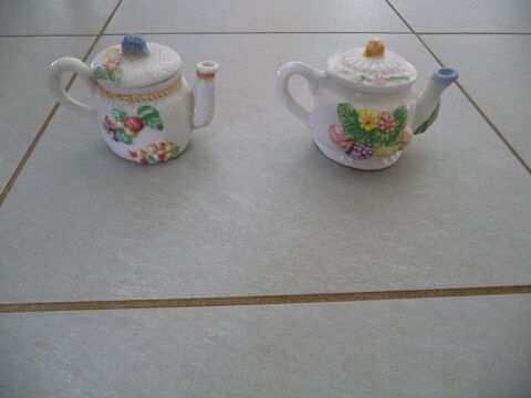 2 petites th�i�res - Neuves 20 Celles-sur-Belle (79)