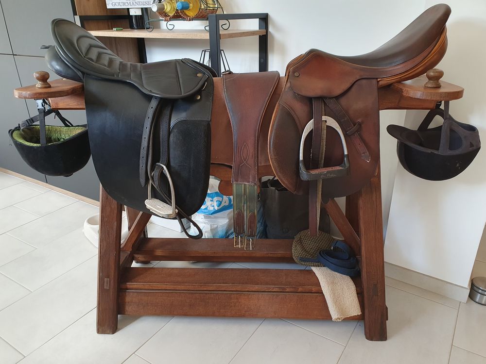 Selles d'obstacle et de randonn&eacute;e Sports
