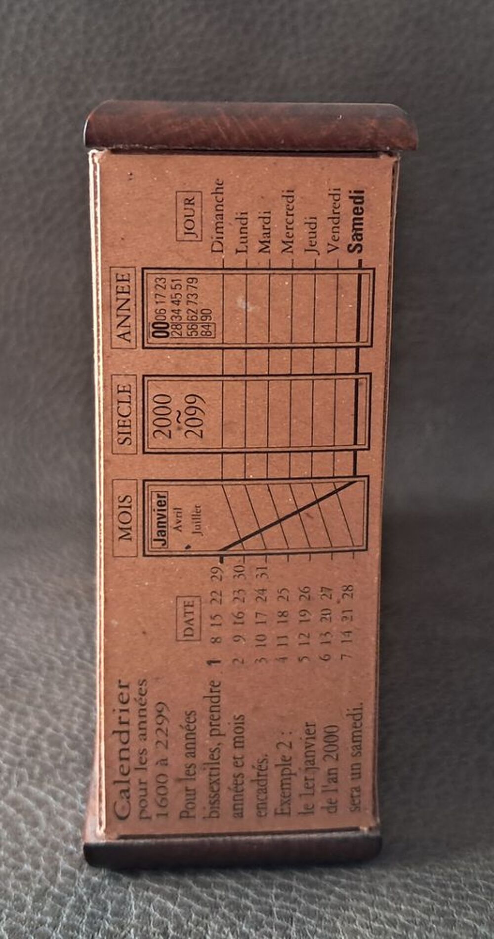 calendrier perp&eacute;tuel gr&eacute;gorien des ann&eacute;es 1600 &agrave; 2299 
Décoration