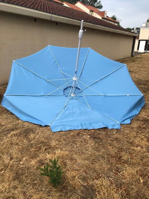 grand parasol couleur bleu ciel 50 Sainte-Ruffine (57)