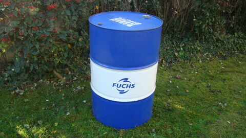 F�t / bidon m�tallique Fuchs  210 litres
20 Gargenville (78)