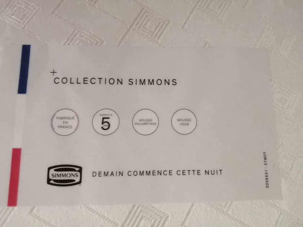 Canap&eacute; convertible sur pied, couleur gris velours Meubles