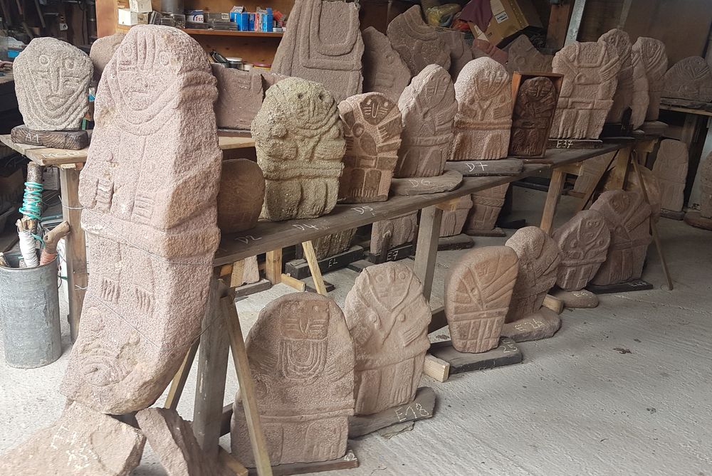 Statues-menhirs Bourse des collections