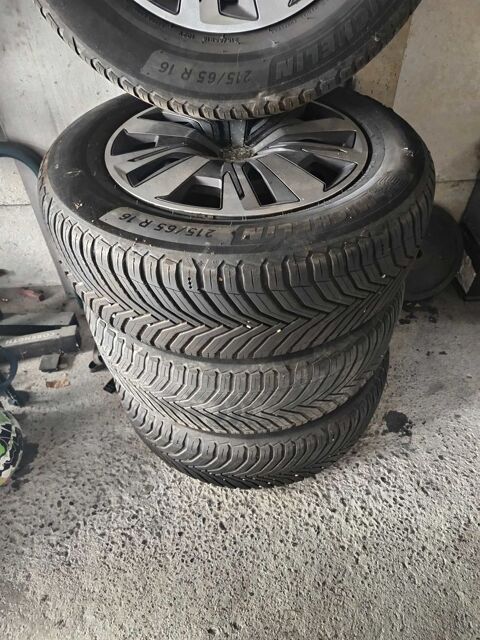 Pi&egrave;ces et &eacute;quipements Voiture Pneu voiture - roue  occasion Bagnols-sur-C&egrave;ze 30200