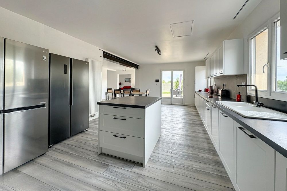 Vente Villa Maison / Villa 2008  de 240 m2 + Espace piscine intérieure Rom