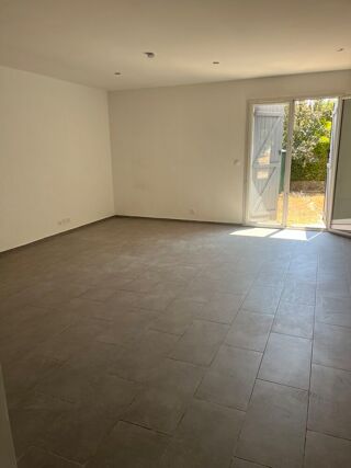  Villa à louer 4 pièces 85 m² Grasse
