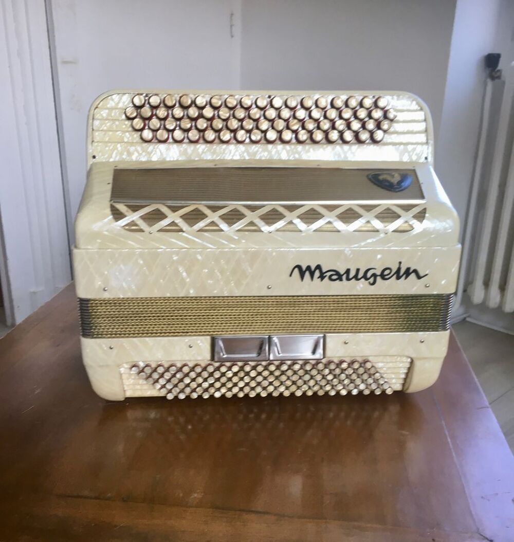 Accord&eacute;on chromatique Maugein 120 basses Instruments de musique