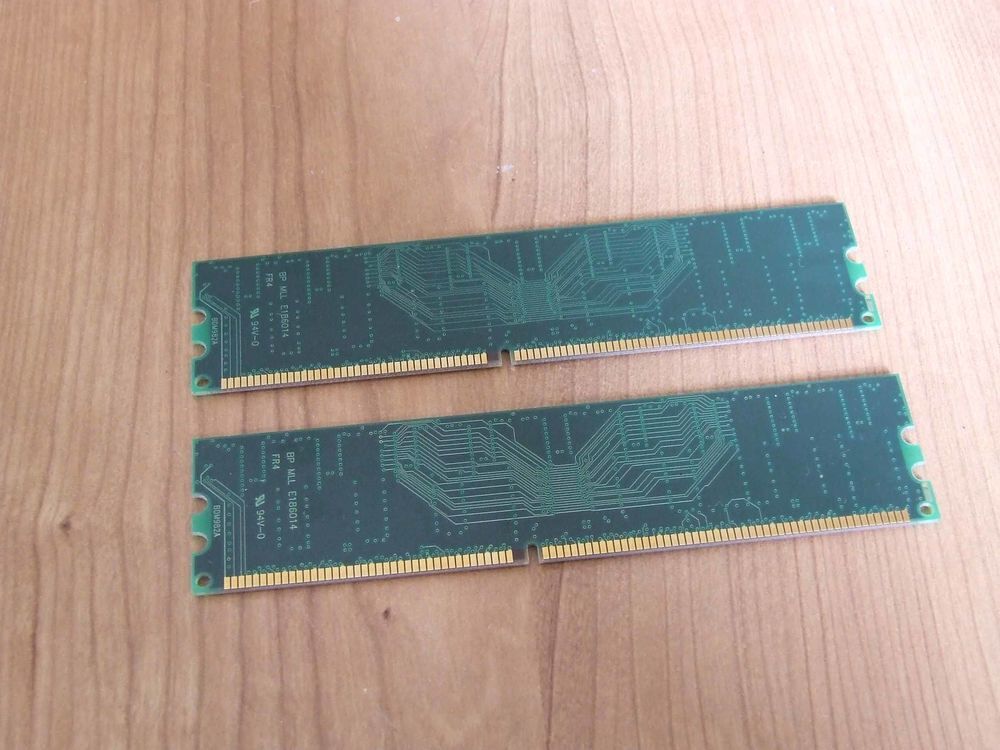 Lot de 2 Barrettes m&eacute;moire, 256 MB x 2, 400&nbsp;MHz, TBE Matériel informatique
