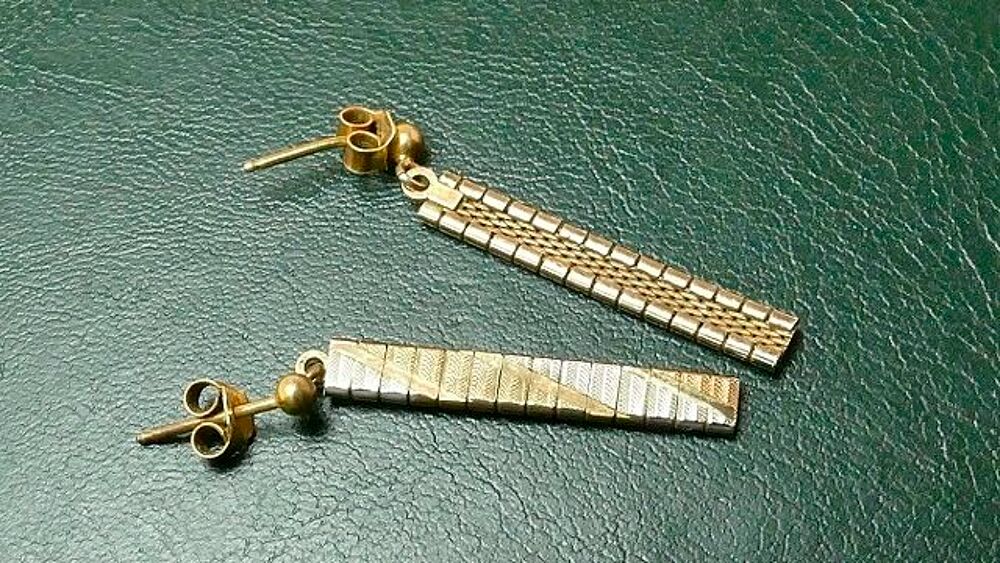 Paires de boucles d'oreilles Bijoux et montres