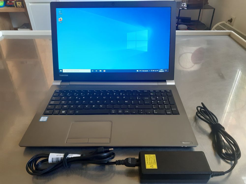 TOSHIBA TECRA A50 avec Lecteur CD/DVD Matériel informatique