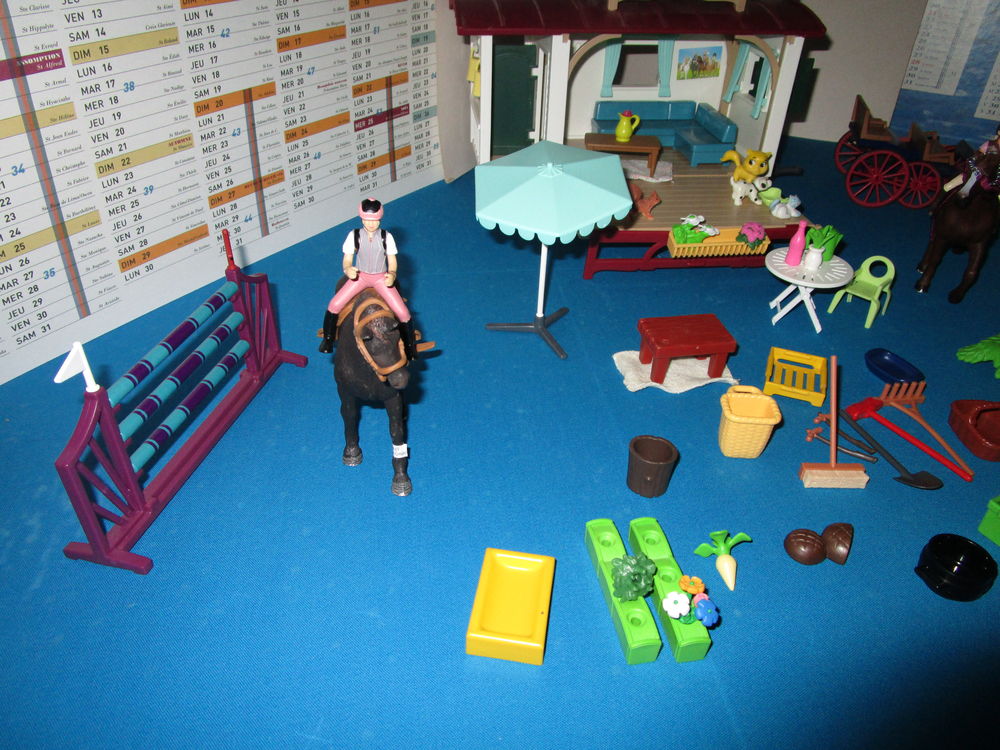 lot c5w77 roulotte +accessoires schleich Jeux / jouets
