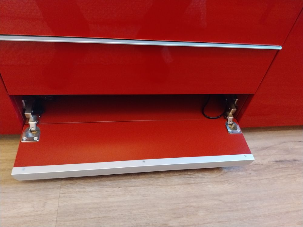 Meuble haut et bas moderne de couleur rouge laqu&eacute; Meubles