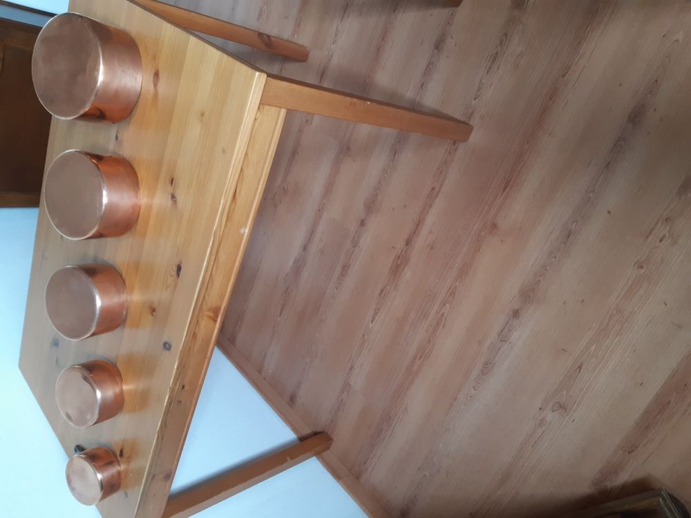 une s&eacute;rie de 5 casseroles en cuivre Electroménager