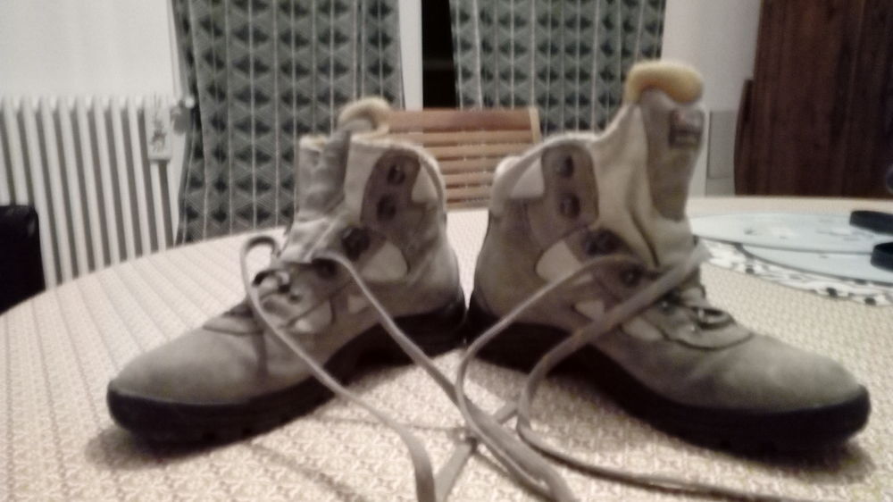 Chaussures de randonn&eacute;e femme, t. 38 Chaussures