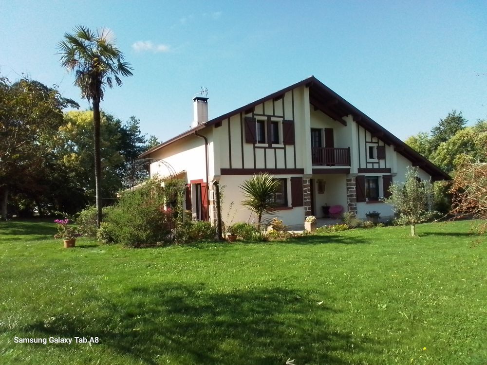 Vente Maison propriété autonome,jolie vue dominante ,grand terrain verger Castagnède