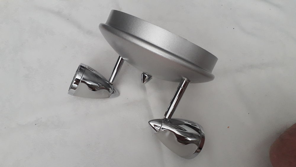 Spot plafonnier inox design halog&egrave;ne
Décoration