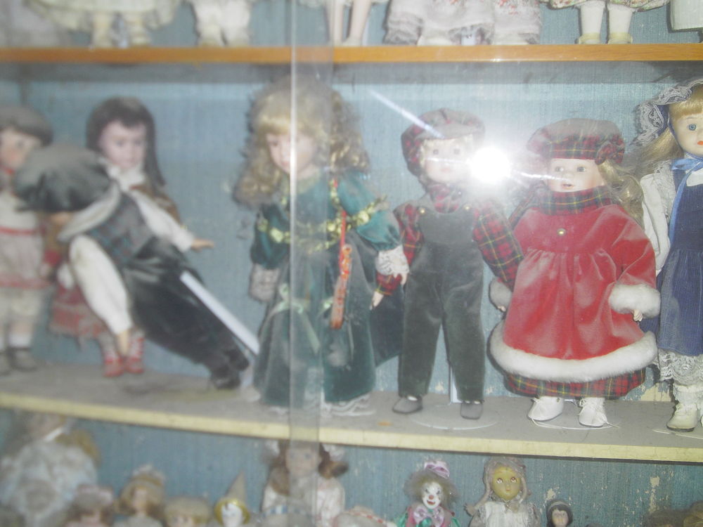 Tr&eacute;s Belle Poup&eacute;e de collection en porcelaine Jeux / jouets