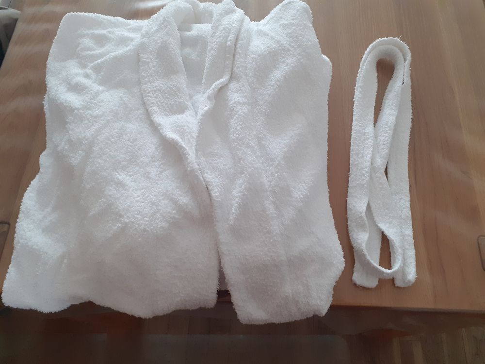 Peignoir blanc taille unique bien &eacute;pais
Vêtements