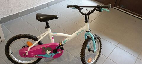 v�lo 16  POUCES marque BTWIN en TR�S BON ETAT : 50 N�mes (30)