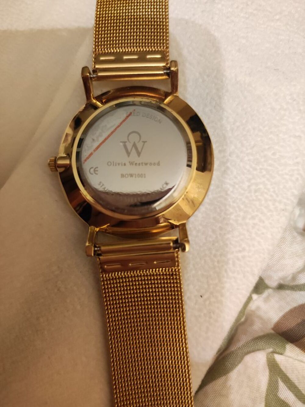 Montre acier inoxydable dor&eacute; Olivia Westwood. Neuve. Bijoux et montres