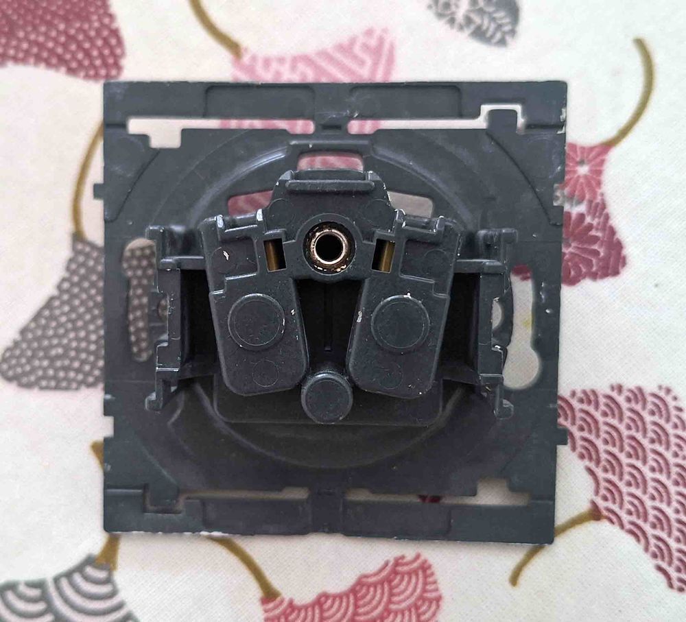 Prise 2 p&ocirc;les + terre 16 amp&egrave;res Bricolage