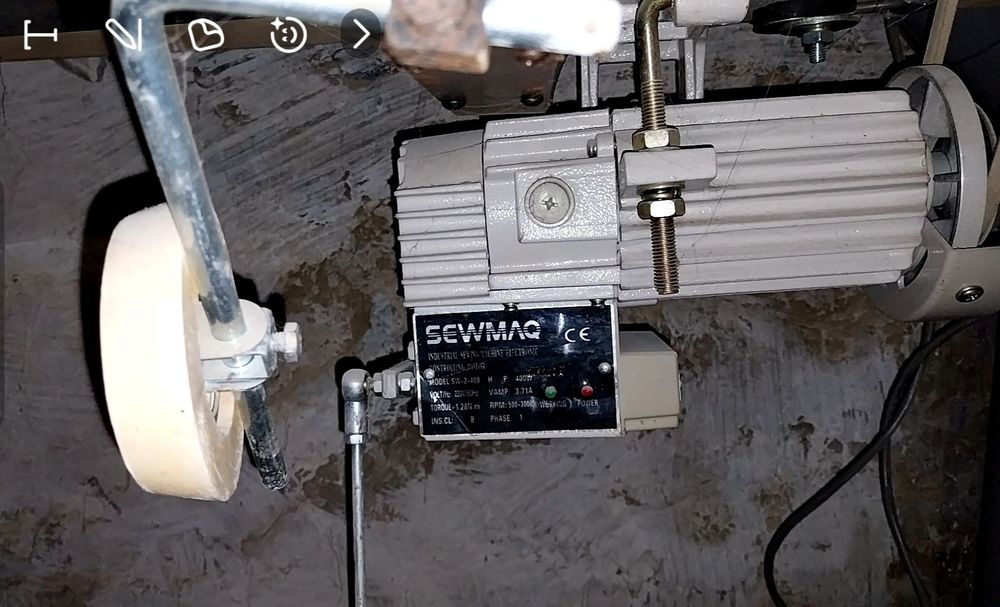 Machine &agrave; coudre professionnelle Meubles