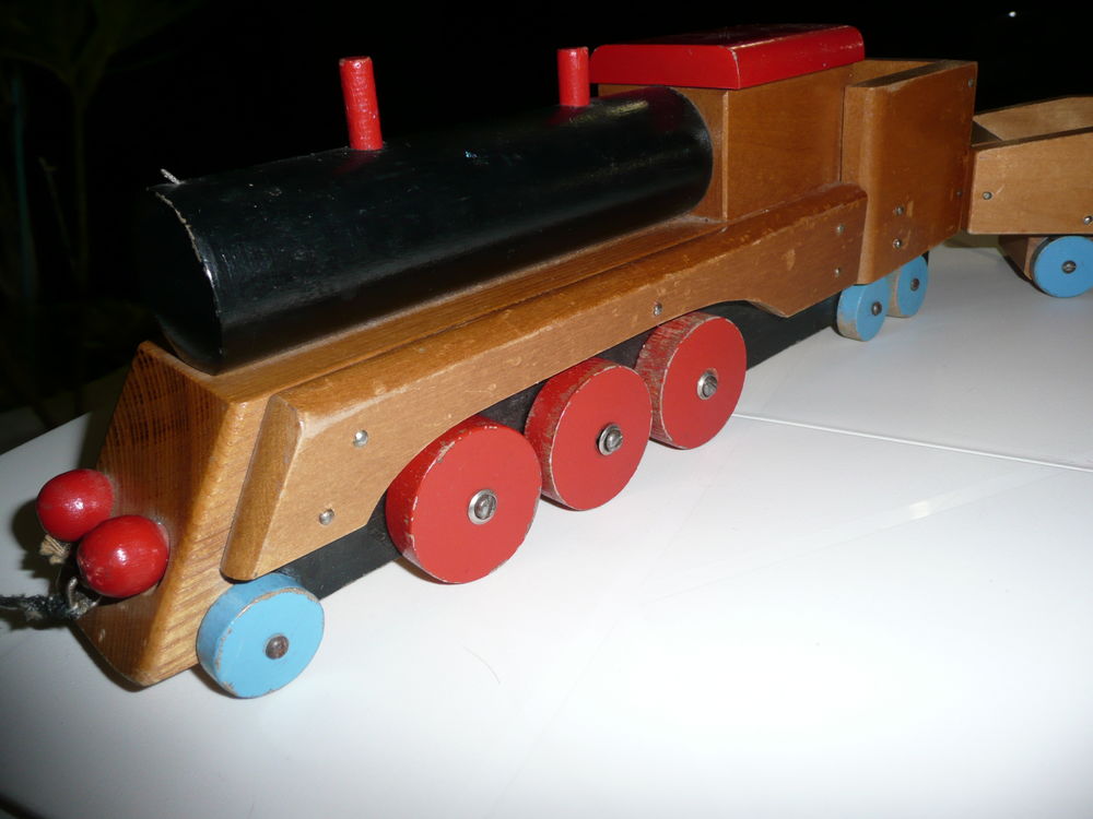 TRAIN EN BOIS Jeux / jouets