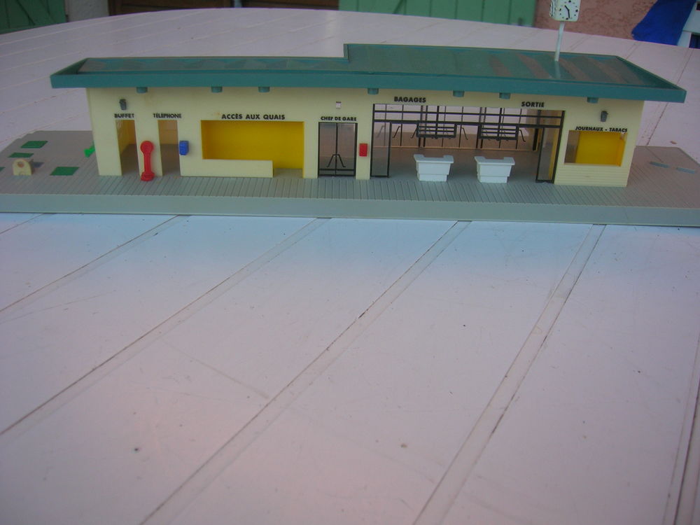 Modelisme ferroviaire Maquette de gare HORNBY JOUEF HO 