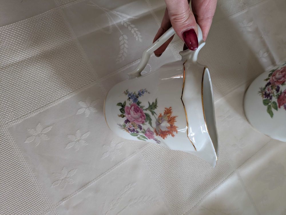 Service de table complet en porcelaine de France Décoration