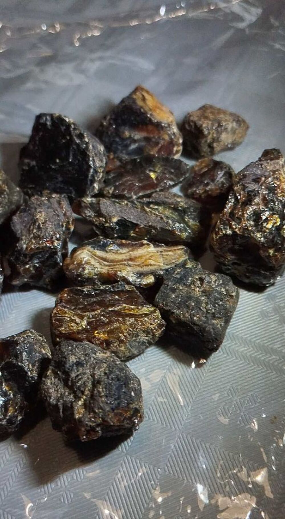 lot d'ambre noir Dominique.49, 65 gr 