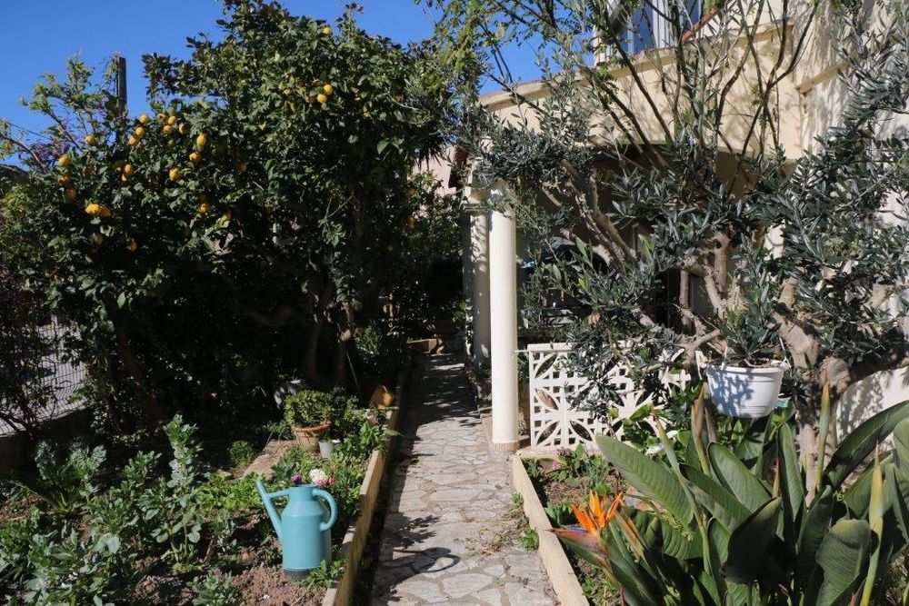   APPARTEMENT T3 EN REZ DE JARDIN Provence-Alpes-Côte d'Azur, Hyères (83400)