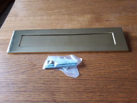 BOITE AUX LETTRES  EN  AUMINIUM DE FONTE . 5 Fr�vent (62)