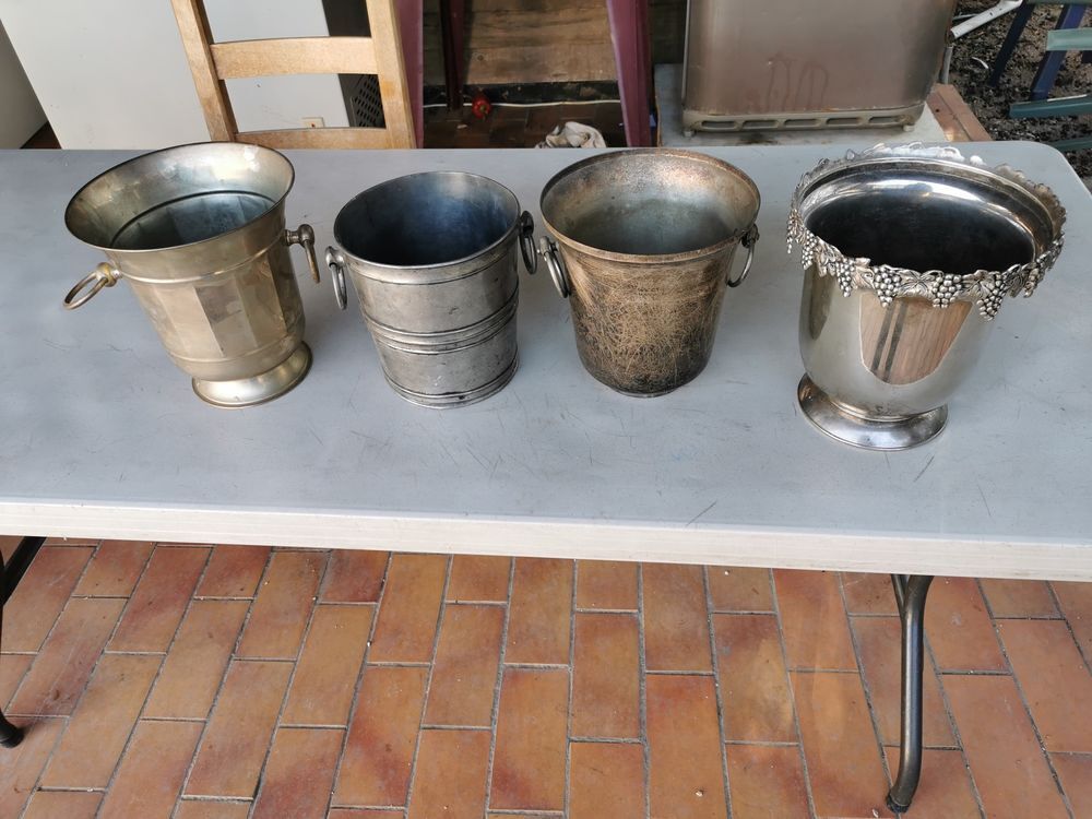 Seau &agrave; champagne en m&eacute;tal argent&eacute; 