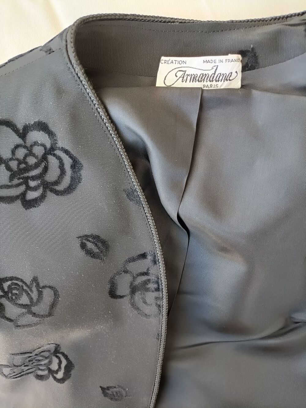 Veste courte brod&eacute;e Mod Ecran Armadiane T2 NEUVE poche int&eacute;r Vêtements