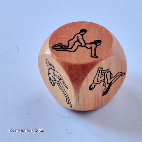 D� �rotique en bois 3 cm, 6 faces diff�rentes, taille 3 cm 2 Saumur (49)