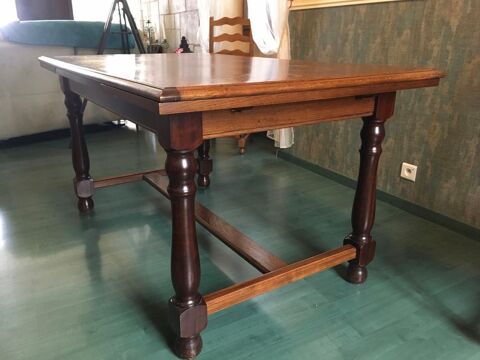table de salle à manger et chaises 100 Lugrin (74)