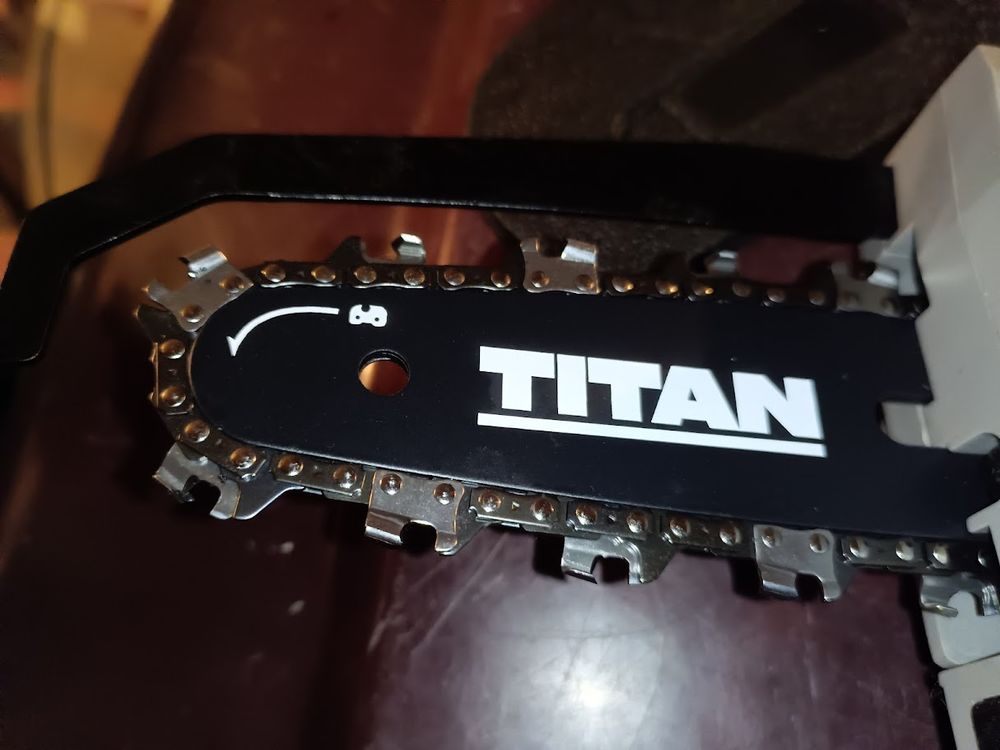 Mini tron&ccedil;onneuse TITAN TTI936GDO Bricolage