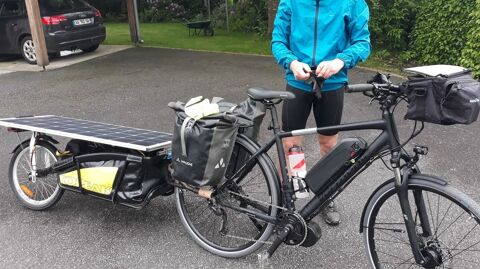 Vélo à assistance électrique + remorque + panneau solaire 2000 Pontivy (56)