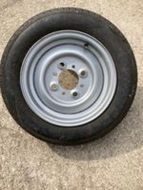   roue de secours de remorque 