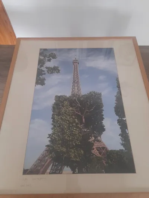 Belle photo amusante de la Tour Eiffel 
Gd format. 30 Paris 11 (75)