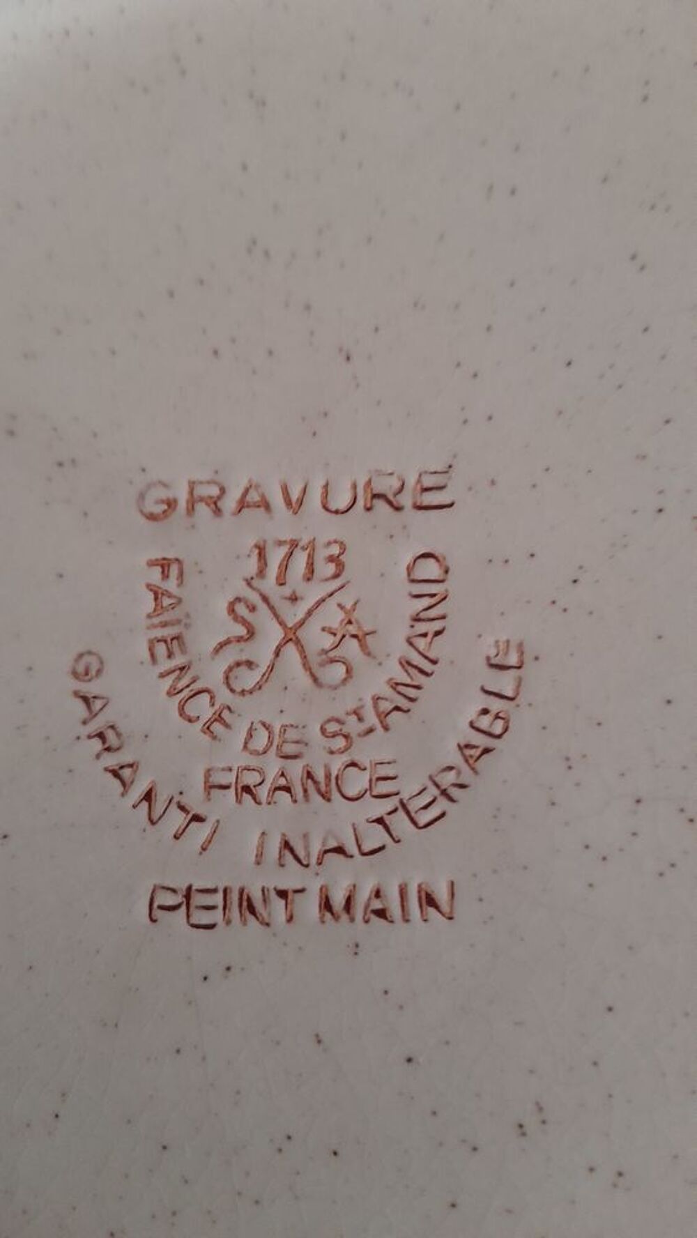 Grande assiette fa&iuml;ence cs3 st Amand. Diam&egrave;tre 27 cms. Décoration