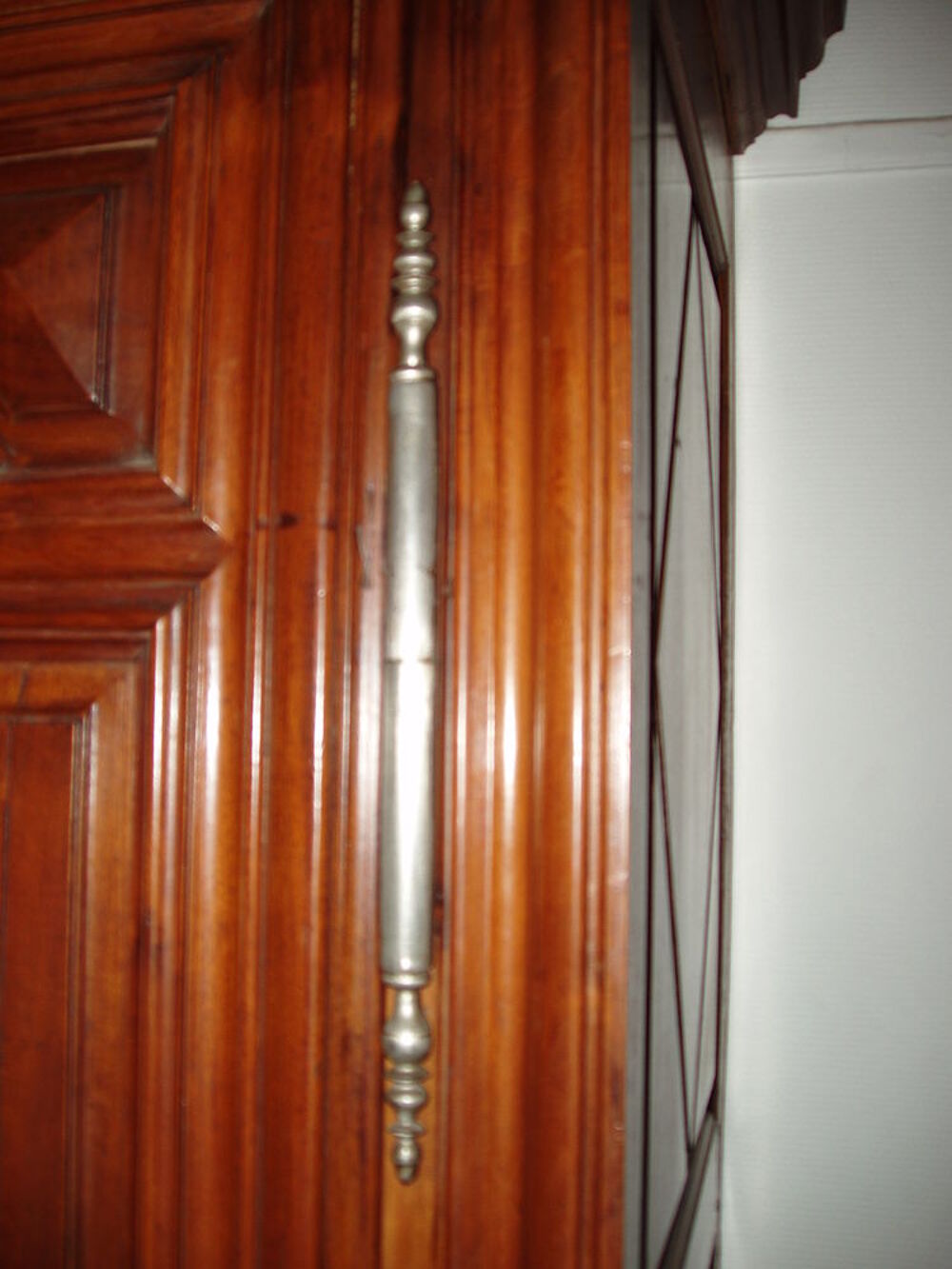 Armoire ancienne d'&eacute;poque Louis XIV en noyer Meubles